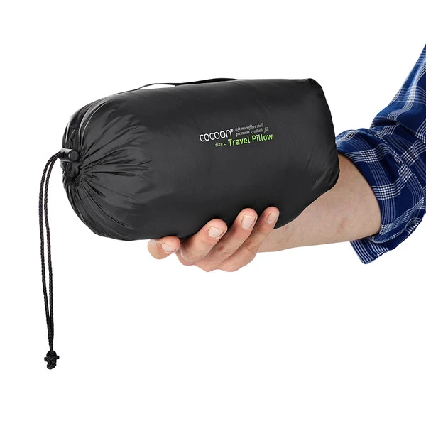 Cocoon TRAVEL PILLOW, SYNTHETISCHE FÜLLUNG, NYLON/MIKROFASERHÜLLE Kissen SMOKE GREY/CHARCOAL – Bild 4